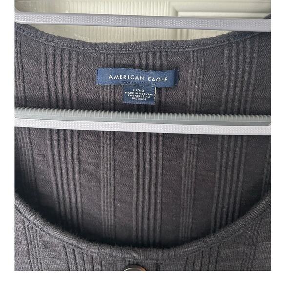 AE Ribbed Gray Button Up Tee - Large - Picture 4 of 4